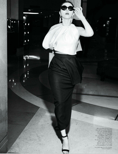 von_Unwerth_W_Magazine_November_2013_04.thumb.png.656aacf3fce9080e480014f04ef37441.png