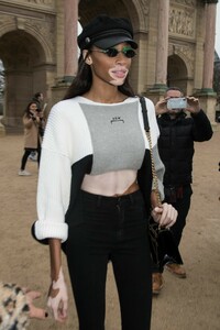 winnie-harlow-leaves-the-kenzo-men-s-fall-winter-2019-2020-show-in-paris-1.jpg