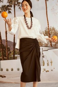 00004-carolina-herrera-vogue-resort-2019-pr-683x1024.jpg