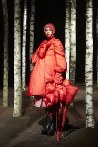 00005-MONCLER-SIMONE-ROCHA-2019-READY-TO-WEAR.thumb.jpg.957dd13a0619b04029f0a58df90de551.jpg