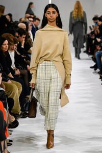00006-GIADA-FALL-2019-READY-TO-WEAR.thumb.jpg.ec59e97d3f250d6293e1f2cc6ec54570.jpg