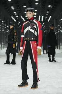 00013-MONCLER-1952-WOMENS-2019-READY-TO-WEAR.thumb.jpg.09f2c501b45c6adb1a5fa3f334884cd6.jpg