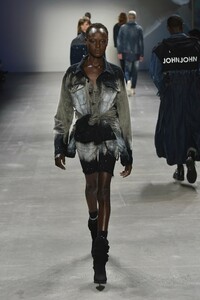 00016-john-john-fall-2019-ready-to-wear.thumb.jpg.43355c2963ee3f036b4f1975d149fa23.jpg
