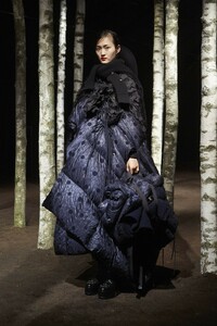 00017-MONCLER-SIMONE-ROCHA-2019-READY-TO-WEAR.thumb.jpg.884db73f6455f1997dfbb5441202542a.jpg