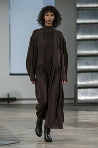 00017-The-Row-Fall-2019-ready-to-wear.thumb.jpg.11f8d503a73698b60697162f6e92a1cf.jpg