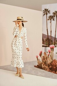 00019-carolina-herrera-vogue-resort-2019-pr-683x1024.jpg