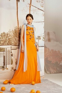00024-carolina-herrera-vogue-resort-2019-pr-683x1024.jpg