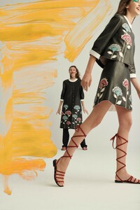 00027-carolina-herrera-new-york-pre-fall-19.jpg