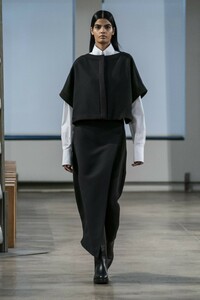 00028-The-Row-Fall-2019-ready-to-wear.thumb.jpg.5db8731da5df6a84bc165e990167e219.jpg