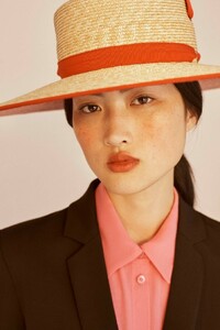 00029-carolina-herrera-vogue-resort-2019-pr-683x1024.jpg