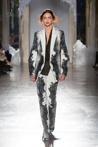 00032-Genny-2019-Ready-To-Wear.thumb.jpg.b0e5cdc084b0bc2730e69c84389f405d.jpg