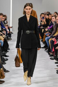 00033-GIADA-FALL-2019-READY-TO-WEAR.thumb.jpg.fbadfe30bc55abc1ee37de007529e948.jpg