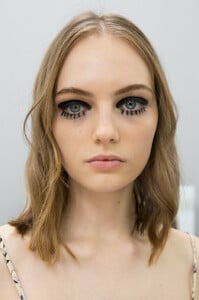 Christian+Dior+Fall+2019+Backstage+-CAzsnRlEvfx.jpg