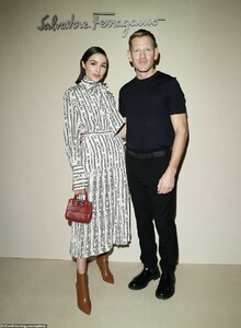 10178332-6736973-Olivia_looked_every_inch_the_style_queen_in_a_flattering_monochr-m-307_1550927791816.jpg