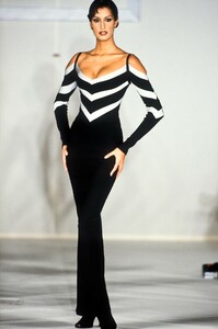 1019983182_HerveLeger1993WomenRTW61.thumb.jpg.c7ce0d30ba04e79f212a32340d994e20.jpg