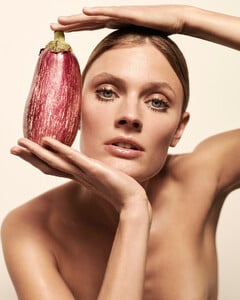 1020809948_ConstanceJablonski_AlexandraNataf_UnconditionalMagazine(9).thumb.jpg.d2568c373bb86e07fc18a22c19065cfa.jpg
