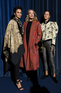 1023826971_EtroFall2019BackstageBCI6doK6-v9x.thumb.jpg.1756d5679f8e24a04ce162331f939d99.jpg