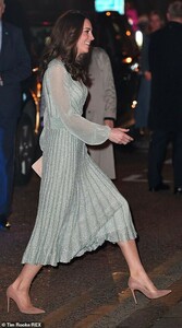 10375158-6752609-The_Duchess_of_Cambridge_arrives_at_the_Empire_Music_Hall_in_Bel-a-75_1551297363787.jpg