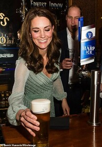 10377648-6752609-Kate_pulls_a_pint-a-99_1551301031635.jpg