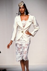 1062039648_EmanuelUngaro1991HauteCouture37.thumb.jpg.a43f7b6fb2aebb06564fd637f0b5b948.jpg