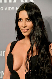 Kim+Kardashian+amfAR+New+York+Gala+2019+Arrivals+h63tisxhO9Xx.jpg