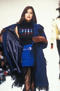 1091178077_YvesSaintLaurent1992WomenRTW70.thumb.jpg.ec4db3a144288b87e52fee0937e6d779.jpg