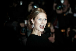 Toni+Garrn+Kindness+Strangers+Premiere+69th+G_pnpvbrJ1mx.jpg