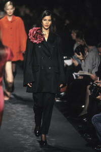 1104354714_DriesVanNoten1995WomenRTW84.thumb.jpg.e4285223828aeb934a726ca81650a51e.jpg