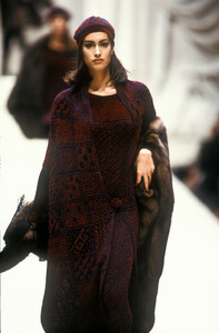 1107628622_Fendi1991WomenRTW43.thumb.jpg.2aff5ff92b3a2ca77afb599b9c78cf9b.jpg