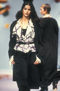 1110368591_Chloe1993WomenRTW121.thumb.jpg.a1b685e6adfdd8ee41462d9a3d995118.jpg