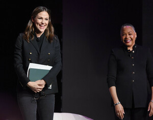 Jennifer+Garner+2019+MAKERS+Conference+Day+SGTSZyorTTdx.jpg