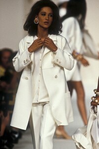 1114975446_Valentino1991WomenRTW34.thumb.jpg.f386a3e74c27e19d69a395b663655468.jpg