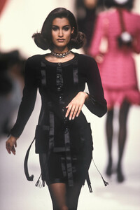 1126477540_Chanel1991HauteCouture17.thumb.jpg.a21830be7811862a38d47b11a79f2636.jpg