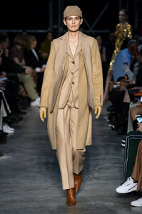 1129788732_BurberryProrsumFall2019s96LgTwD873x.thumb.jpg.8a2ad72cd2a55251f07153cfd41ceecb.jpg