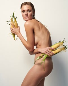 1134110680_ConstanceJablonski_AlexandraNataf_UnconditionalMagazine(3).thumb.jpg.5b0e5b3f05d94ad3694054b47d444610.jpg