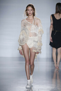 113_maison_pasarela_992729068_683x.thumb.jpg.557d8a750abd9fdf5a8ab37a54df03ca.jpg