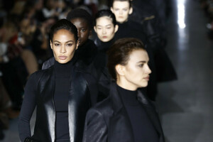 Joan+Smalls+Max+Mara+Runway+Milan+Fashion+0EG5dNMkQ1Bx.jpg