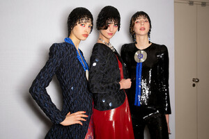 1143360990_armani-prive-hc-bks-m-rs19-3129(1).thumb.jpg.7a894216283d778ee9182fb9bbbf1ebb.jpg
