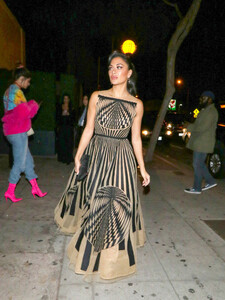 Nicole+Scherzinger+Nicole+Scherzinger+Outside+TQQyFzBJpV3x.jpg