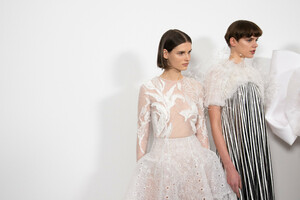 1159217964_givenchy-hc-bks-v-rs19-8635(1).thumb.jpg.71f56f0b69421f018f9cef8165116f8d.jpg