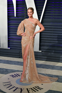 Toni+Garrn+2019+Vanity+Fair+Oscar+Party+Hosted+ZmXracZVq8ex.jpg