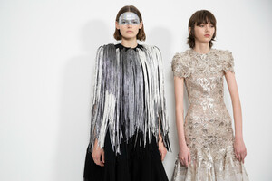 1173086427_givenchy-hc-bks-m-rs19-3378(1).thumb.jpg.bc2d868bcc91603f4fe1ba22729473ff.jpg