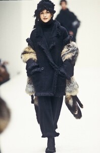 1177544803_Fendi1993WomenRTW40.thumb.jpg.dc3ae7de792b8ccb4222d4c8b2fec97c.jpg