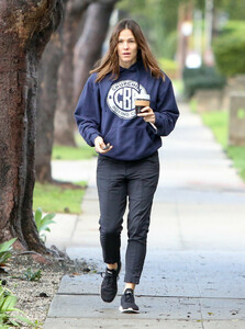 Jennifer+Garner+coffee+boxing+Z7rdRY1j-P3x.jpg
