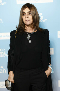 Carine+Roitfeld+Virgil+Abloh+Evian+Push+Design+OYHi0taOa1Hx.jpg