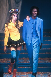 1257607844_JeanPaulGaultier1991WomenRTW66.thumb.jpg.ef750390e472fe69a22e35b3bcc84ad9.jpg