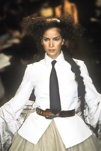 1261669354_JeanPaulGaultier1998HauteCouture110.thumb.jpg.e884896d61a4d3b870f112cf5884f07e.jpg