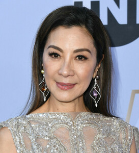 Michelle+Yeoh+25th+Annual+Screen+Actors+Guild+r_7FbjIAig6x.jpg