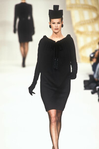 1267053149_PierreBalmain1993HauteCouture35.thumb.jpg.f65fbffeee1b80b60e76826488b9fd11.jpg