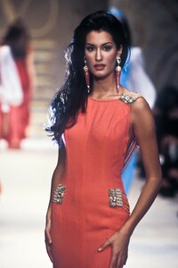 1280719400_Valentino1993WomenRTW173.thumb.jpg.abae9106ba0be76fdd2f8e6771d65f96.jpg